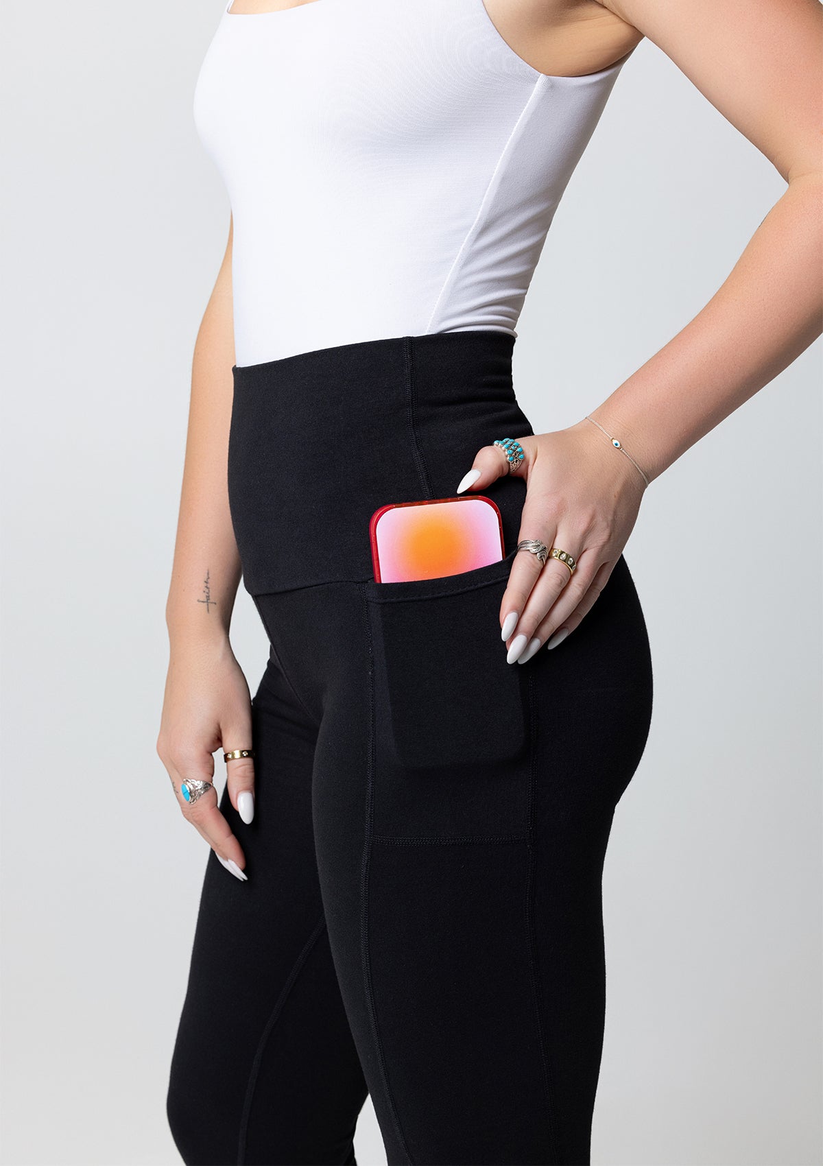 5 Tips for Finding Organic Breathable Leggings with Pockets for Your Workout