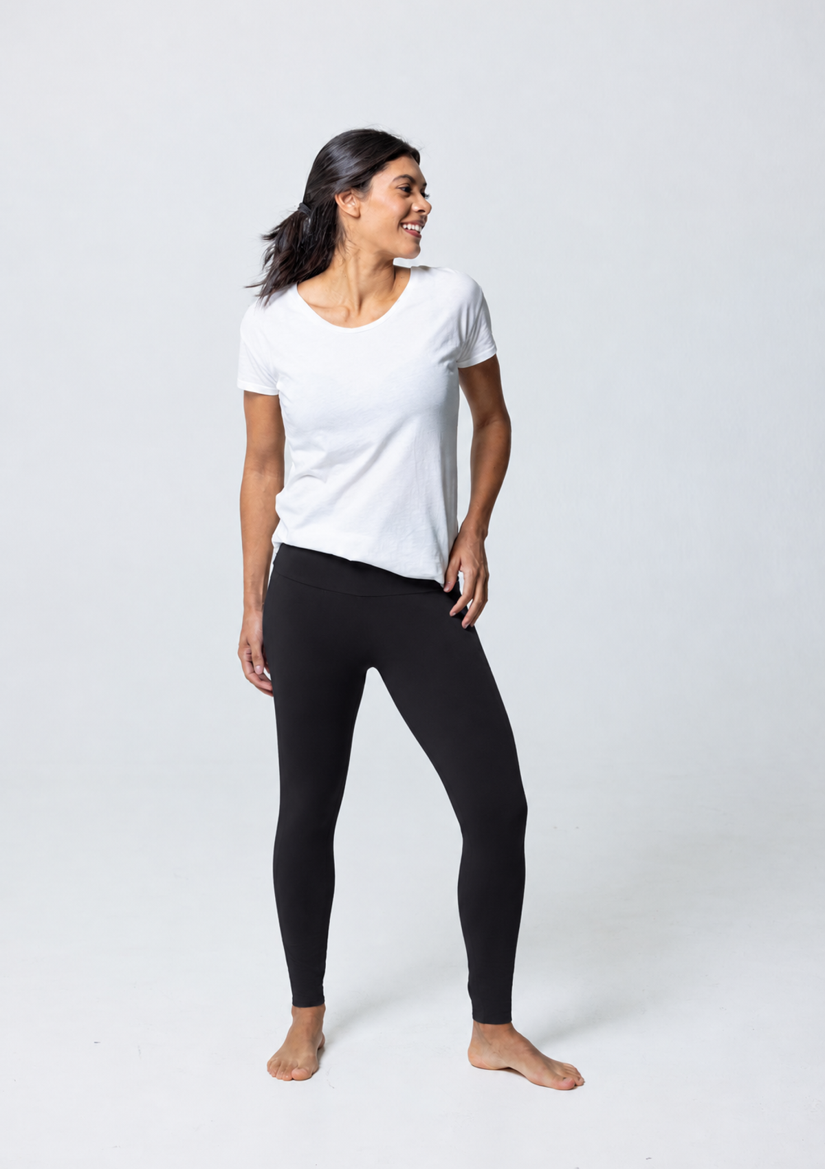 PureFlex Organic Cotton No-Front-Seam Leggings in Black, three-quarter front-side view