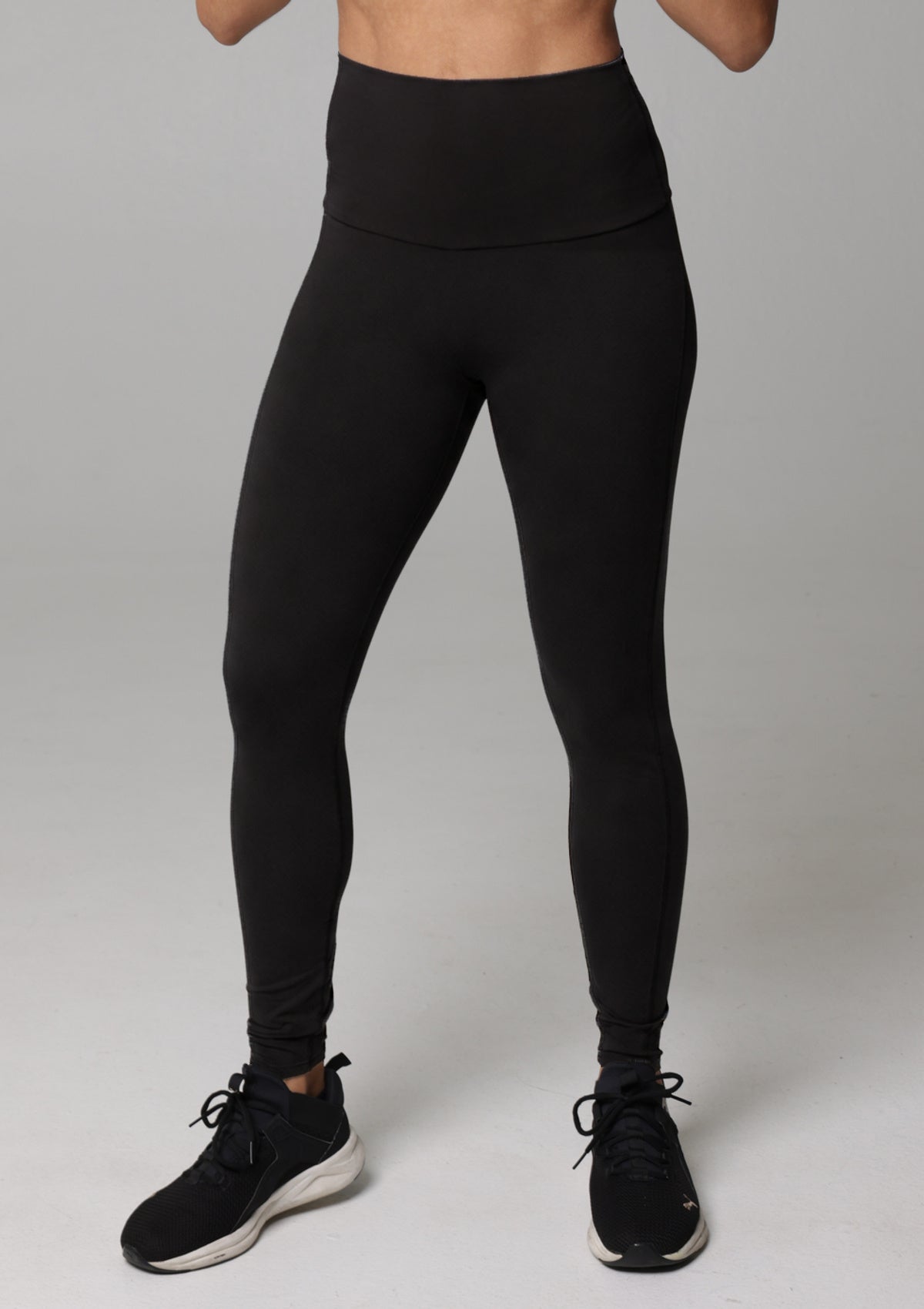 PureFlex Organic Cotton No-Front-Seam Leggings in Black, leggings detail view